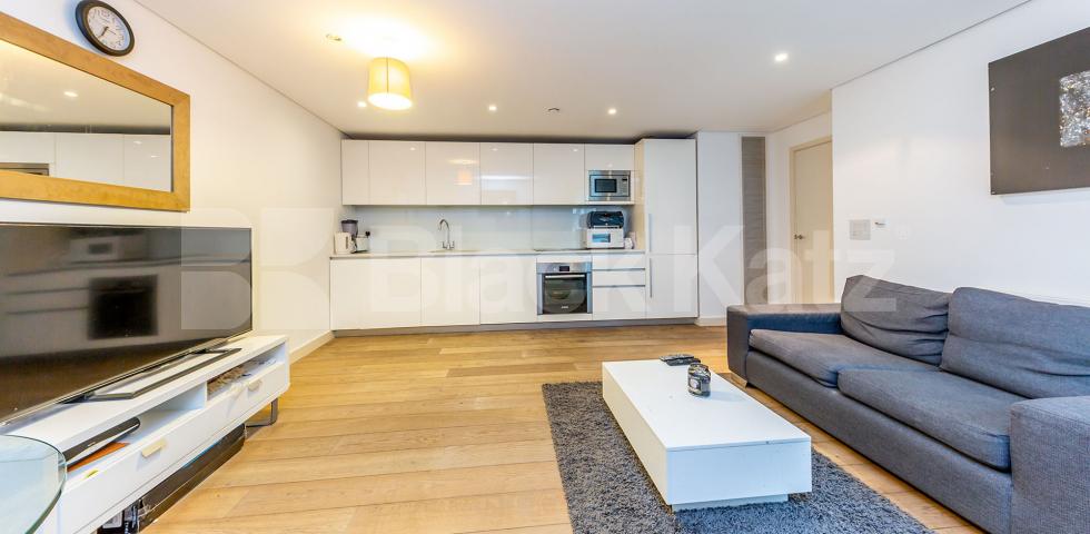 			NEW INSTRUCTION!, 2 Bedroom, 1 bath, 1 reception Flat			 Merchant Square East , PADDINGTON